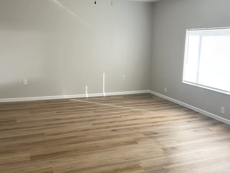 427 S Alderwood St — Photo 4