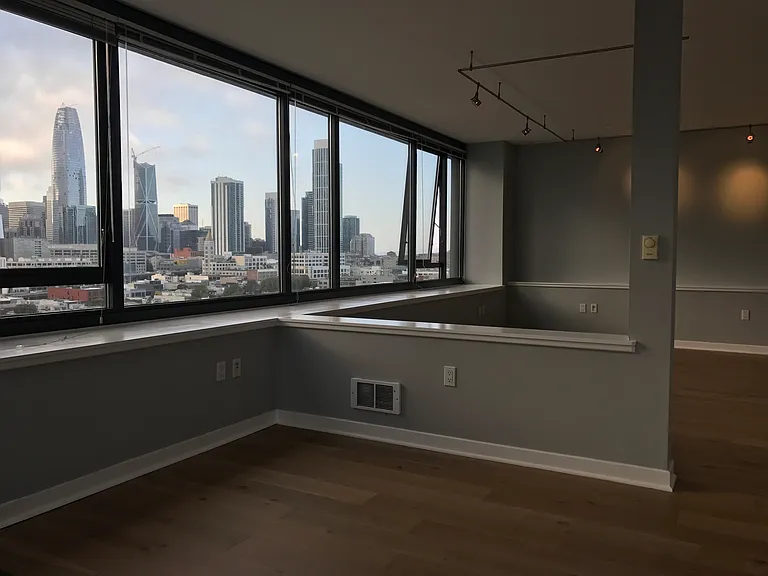 260 King St #1217 — Photo 10