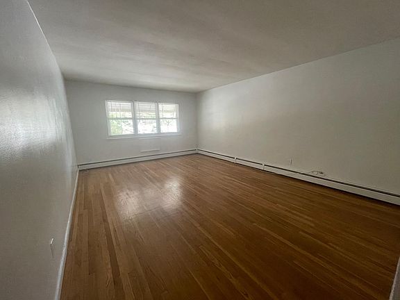 2nd image of 1292 Waring Ave #2