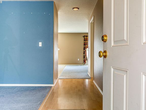 4th image of 517 NW 30th Ave