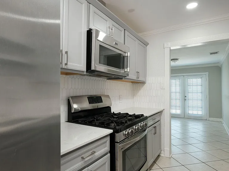 1745 Cricket Hollow Dr — Photo 9
