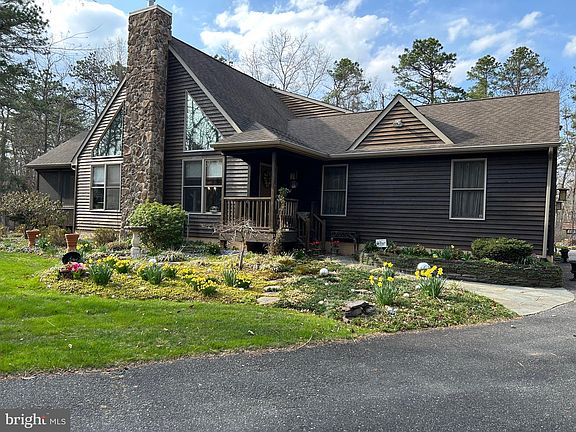 2nd image of 827 Weymouth Rd