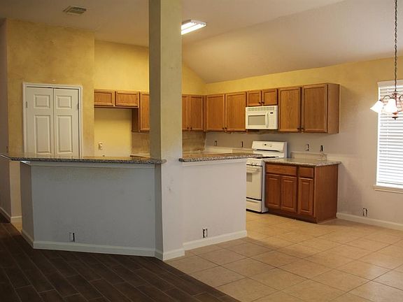 4th image of 20803 Hickory Farm Dr