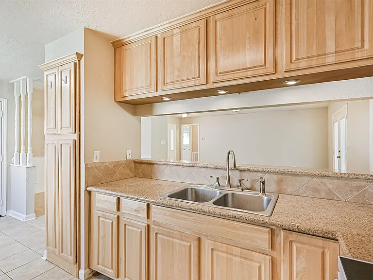 1113 N Heron Dr — Photo 15