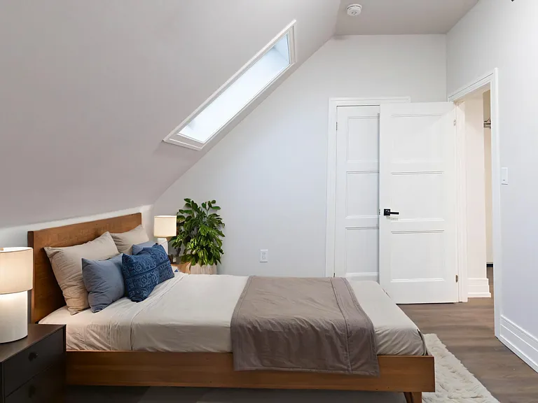 52 Charlton Ave W #6 — Photo 5