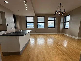 4 Beacon Way