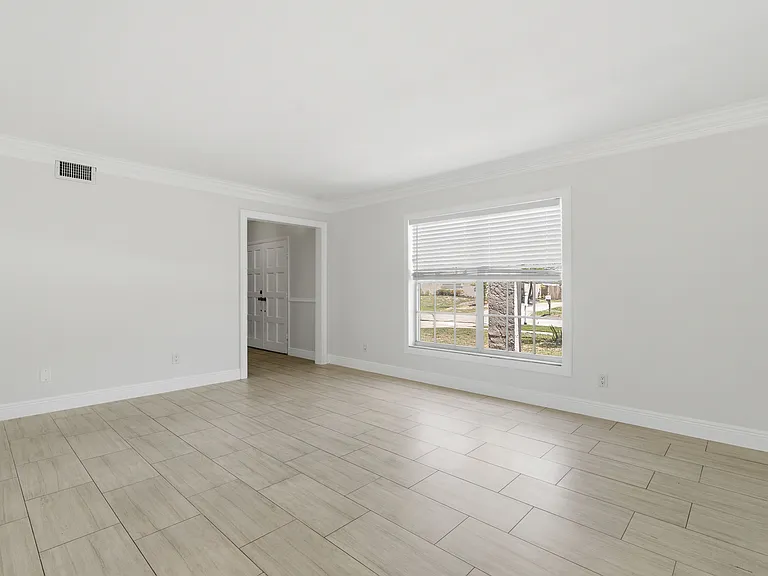 7014 Edenbrook Ct — Photo 6