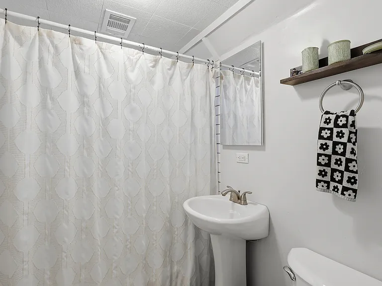 83 N 800 W — Photo 7