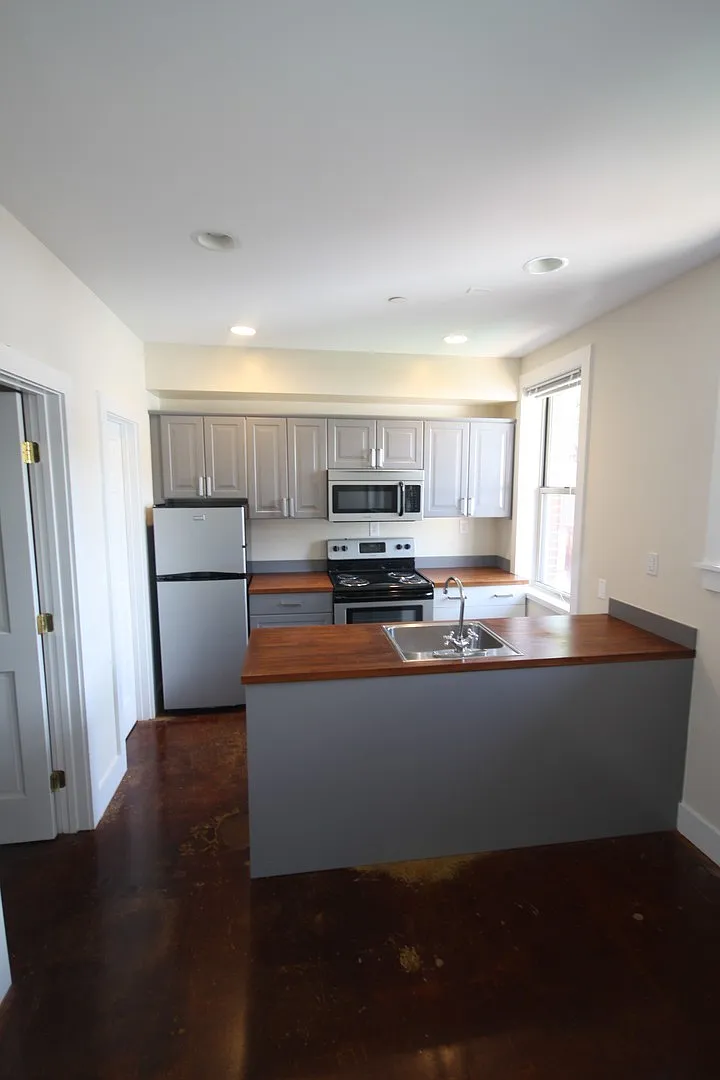 2200 Wisconsin Ave NW — Photo 4