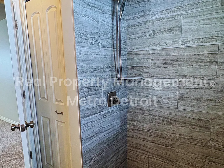 36241 Hathaway St — Photo 10