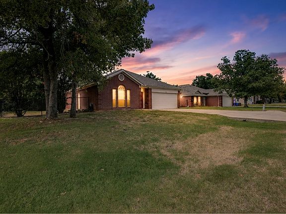 2nd image of 406 Redbud Ln