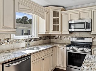 4 Lagos Ct, Toms River, NJ 08757