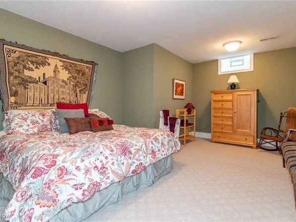 9445 Winterberry Ln, Kirtland Hills, OH 44060