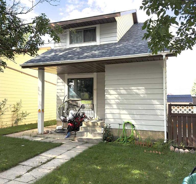 1st image of 40 SE South Ridge Cres SW