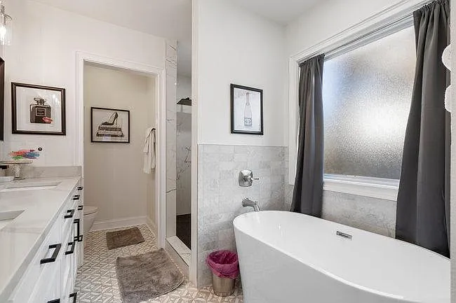 E 17th Pl S — Photo 31