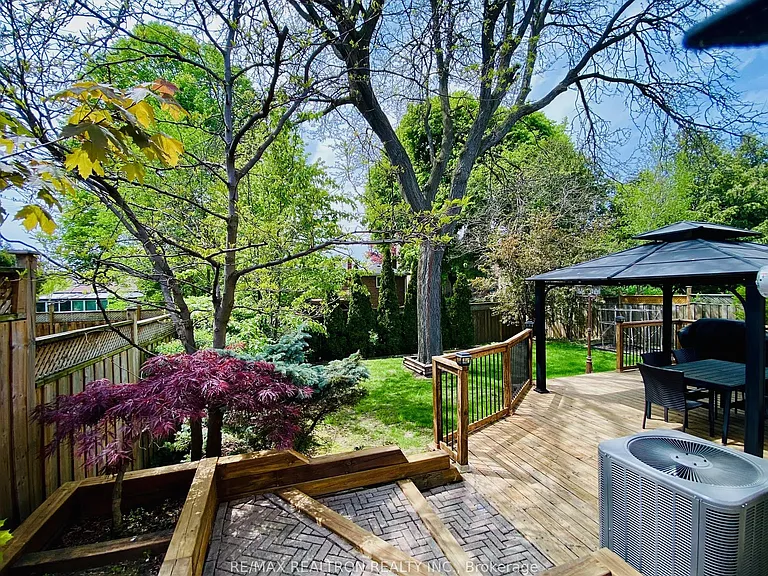 76 Clansman Blvd #LOWER — Photo 21
