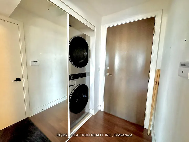135 Village Green Sq #824 — Photo 6