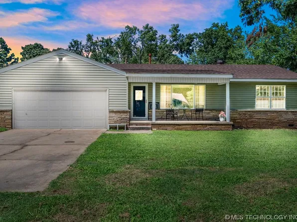 209 W 40th Pl, Sand Springs, OK 74063
