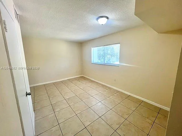 7626 NE 6th Ct #5 — Photo 6