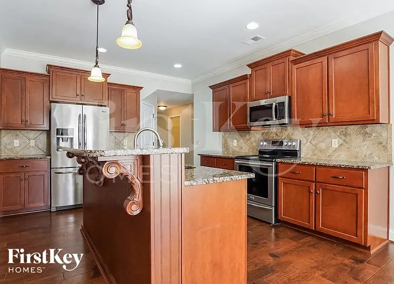 606 Park Lake Cir — Photo 8
