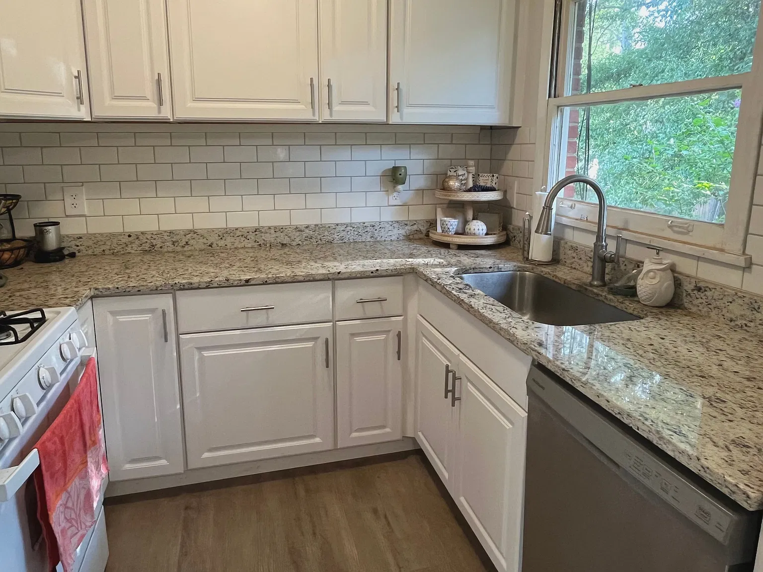 3 bed, 1088 sqft, $1,900 — Photo 3