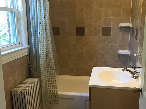 5th image of 310 Shirley St