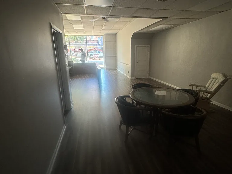 108 E Hancock St — Photo 8
