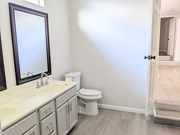 4th image of 1017 Aganier Ave #2
