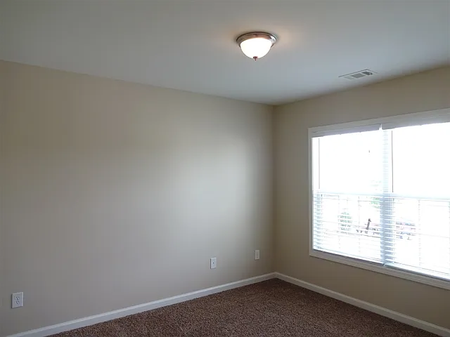 2357 Longmont Dr — Photo 14