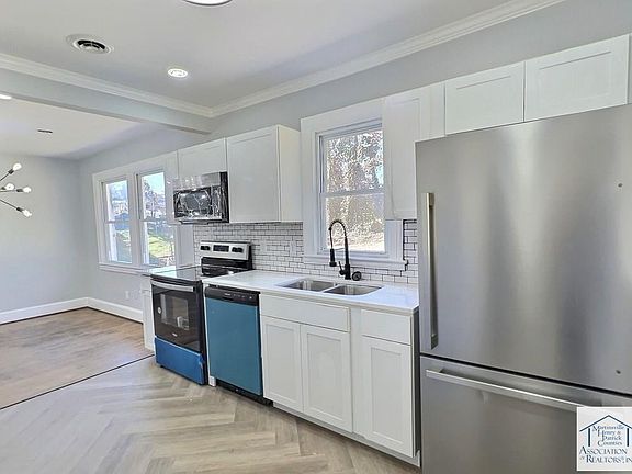 5th image of 408 1st St