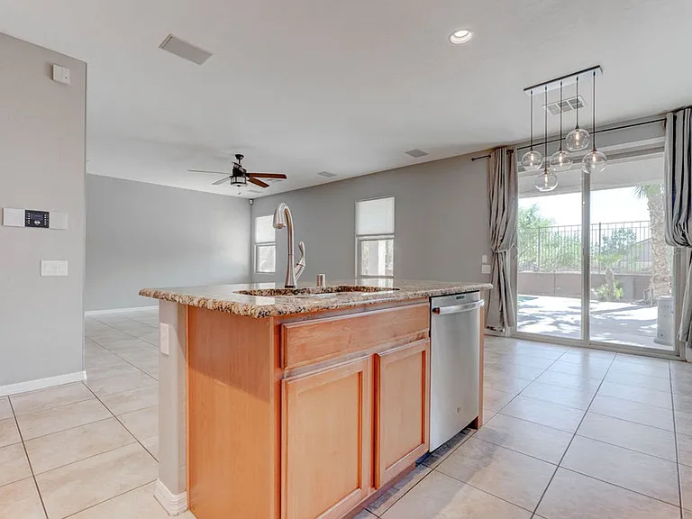 2589 Chateau Clermont St — Photo 42