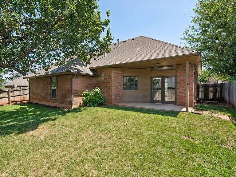 1809 Courtney Ln — Photo 39