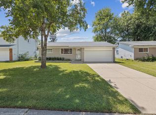2574 Binghamton Dr, Auburn Hills, MI 48326