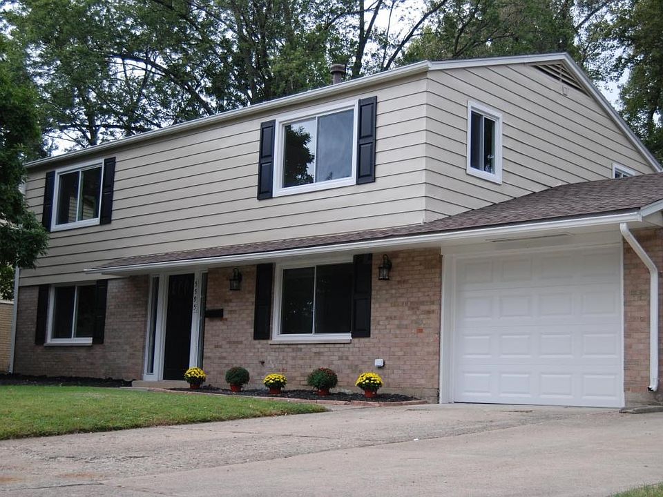 1st image of 5595 Madrid Dr