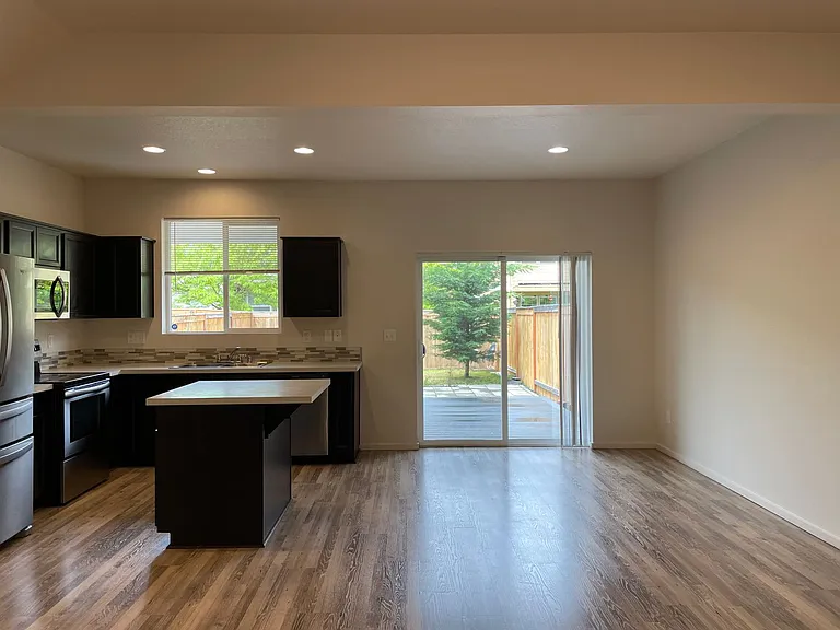 2140 NE 115th Ct — Photo 7