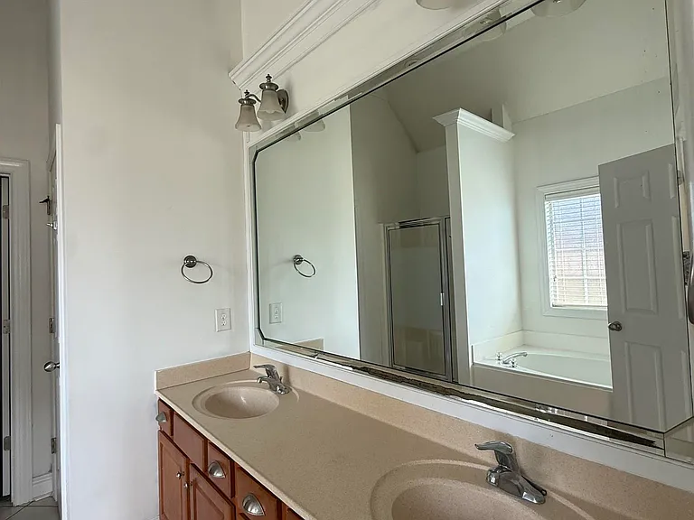 136 Roseine Dr — Photo 14