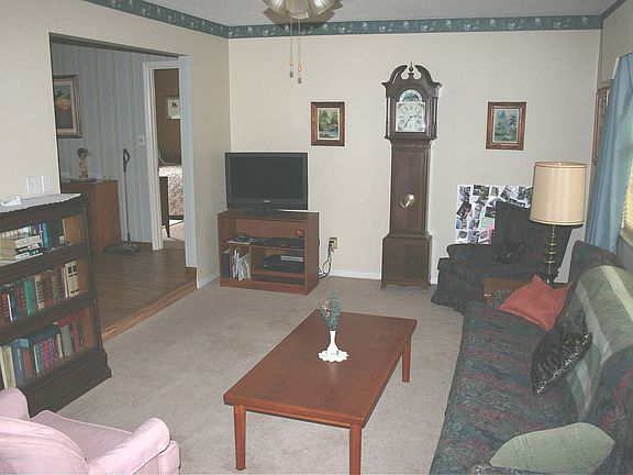 4th image of 7528 Village Green Dr