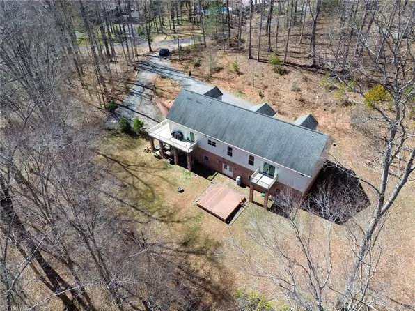 2717 Todd Dr, Yadkinville, NC 27055