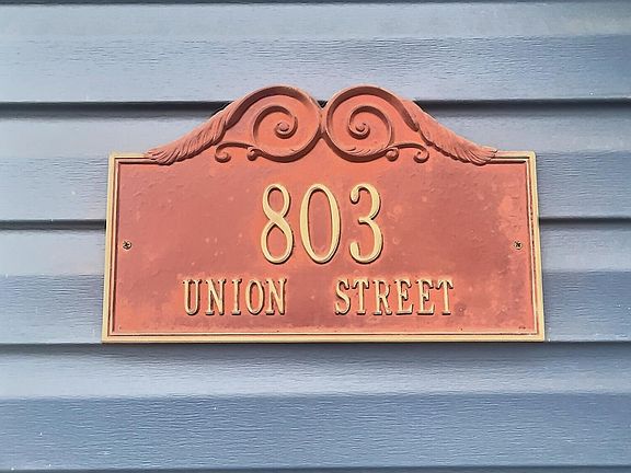 3rd image of 803 Union St
