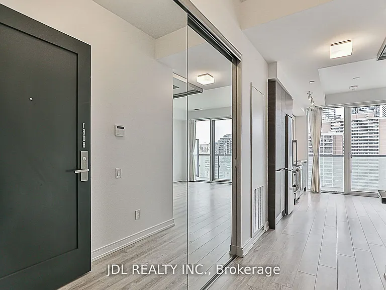 28 Wellesley St E #1808 — Photo 3
