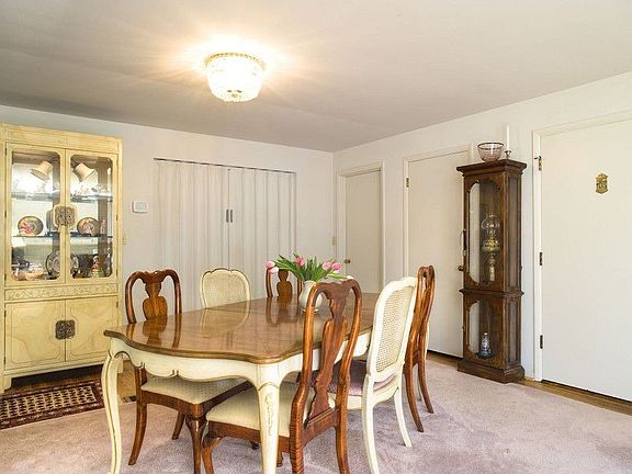 5th image of 7510 Crest Dr NE