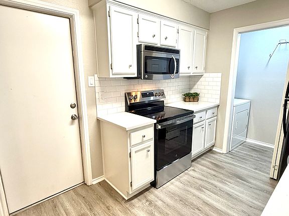 5th image of 1115 Buttercup Cir