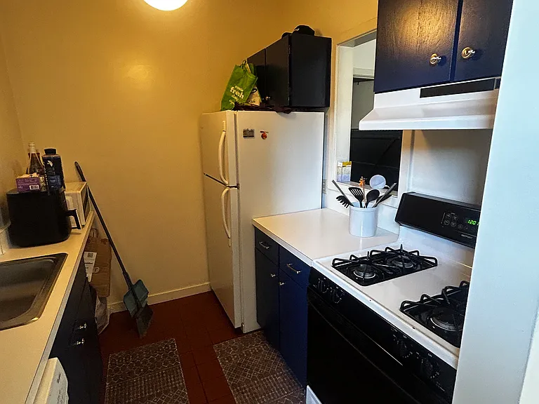 1935 Wallace St #2F — Photo 8