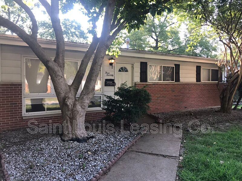 1st image of 370 Saint Edward Ln