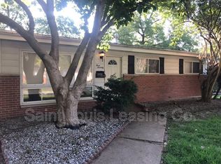 370 Saint Edward Ln, Florissant, MO 63033