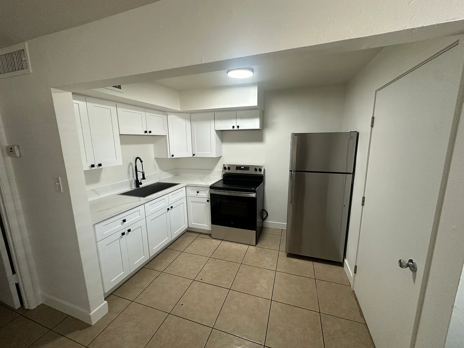 610 S Bellview — Photo 2