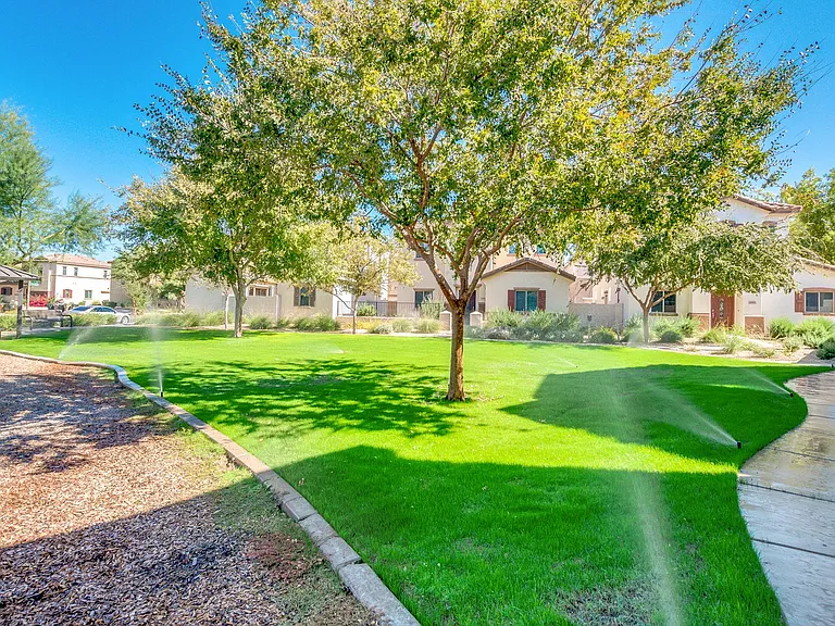 Fabulous well maintained lawn by HOA to your walks.