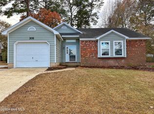 306 White Pine Ct, Midway Park, NC 28544