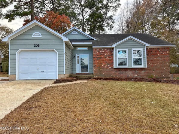 306 White Pine Court, Midway Park, NC 28544