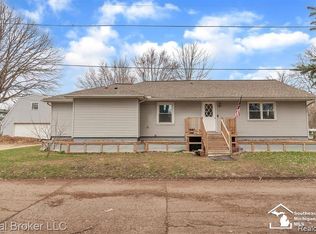 4540 N 5th St, Luna Pier, MI 48157